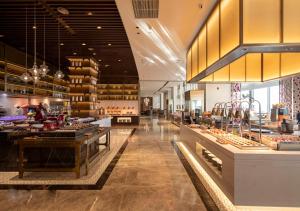 a store filled with lots of different types of food at Quanzhou C&D Hotel Donghai Quanzhou in Quanzhou