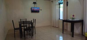 Μια τηλεόραση ή/και κέντρο ψυχαγωγίας στο Alinas House