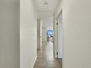 Fotografie z fotogalerie ubytování Elegantly Spacious 3-Bed Unit Overlooking the Bay v destinaci Batemans Bay