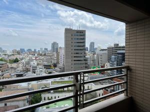 Imagine din galeria proprietății S11涉谷中心 交通枢纽 涉谷车站6分钟 无限视野 最大2人 Shibuya center 6 mins to ST Max 2P 直达新宿 涉谷 表参道 品川 池袋 上野 代代木 银座 原宿 în Tokyo +13 fotografii