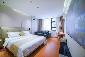 เตียงในห้องที่ Zhangjiajie Han Exotic Inn