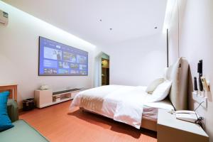 เตียงในห้องที่ Zhangjiajie Han Exotic Inn