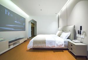 เตียงในห้องที่ Zhangjiajie Han Exotic Inn