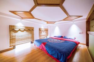 เตียงในห้องที่ Zhangjiajie Han Exotic Inn