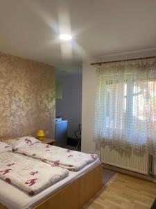 Ένα ή περισσότερα κρεβάτια σε δωμάτιο στο Apartmani Nais Zlatibor