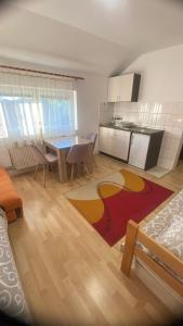 Η κουζίνα ή μικρή κουζίνα στο Apartmani Nais Zlatibor