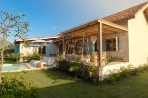 Zahrada ubytování Casa Samudra - charming & spacious villa by the sea surrounded by nature