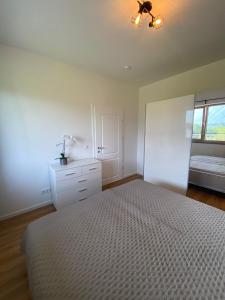 Rúm í herbergi á Luxe appartement in Zuid Karinthië
