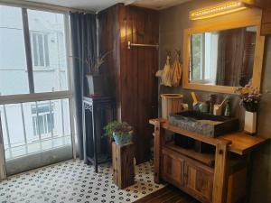 枕窗听雨Homestay的厨房或小厨房