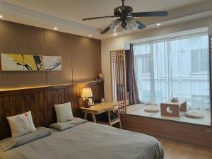 枕窗听雨Homestay客房内的一张或多张床位