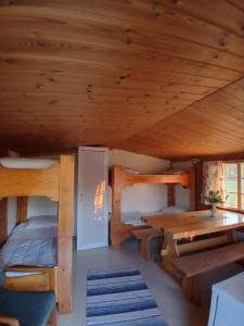 Postel nebo postele na pokoji v ubytování Höljes Camping & Ställplatser