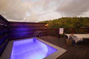 Bazén v ubytování ORIGIN Eco Chalet nebo v jeho okolí