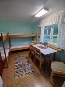 Postel nebo postele na pokoji v ubytování Höljes Camping & Ställplatser