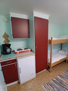 Kuchyň nebo kuchyňský kout v ubytování Höljes Camping & Ställplatser