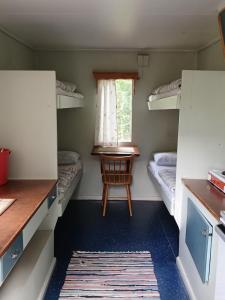 Postel nebo postele na pokoji v ubytování Höljes Camping & Ställplatser