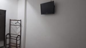 Televisyen dan/atau pusat hiburan di Blue Ocean Hotel