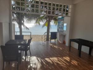 Balkoni atau teres di Blue Ocean Hotel