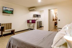 Un pat sau paturi într-o cameră la Residence Fort Savane