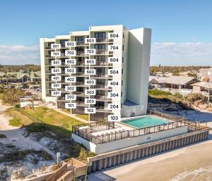 ニュー・スマーナ・ビーチにあるOcean View with a beachfront pool at Ocean Trillium ~ 301の大きな建物の空中
