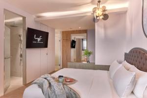 lyf Bugis Singapore managed by The Ascott Ltd客房内的一张或多张床位
