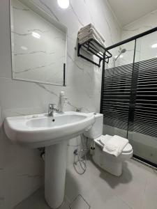 Phòng tắm tại Rumman Hotel