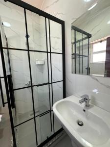 Phòng tắm tại Rumman Hotel