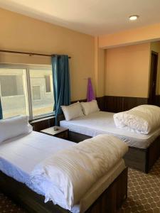Hotel Siddhartha & Khanglo Thakali Bhancha Ghar客房内的一张或多张床位