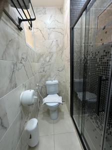 Phòng tắm tại Rumman Hotel