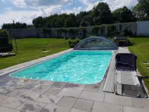 Bazén v ubytování Villa Relax nebo v jeho okolí