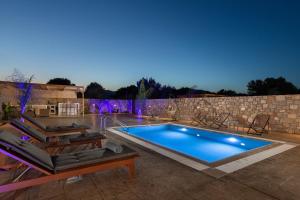 Bazén v ubytování Amora Pool Villas nebo v jeho okolí