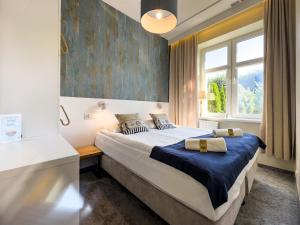 a bedroom with a bed and a window at SeaSide Sopot - butikowe noclegi przy plaży in Sopot