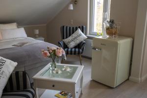 Postel nebo postele na pokoji v ubytování Nostalgie-Nest mit Boxspringbett
