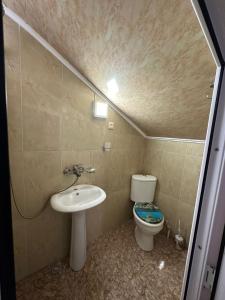 IR Guest House的一间浴室