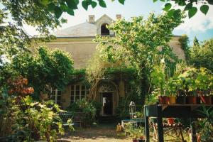 an old house with plants in front of it at Le Couvent in LʼHermenault +25 photos