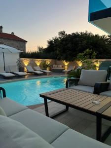 Bazén v ubytovaní Luxury Apartments VilaMaloca alebo v jeho blízkosti