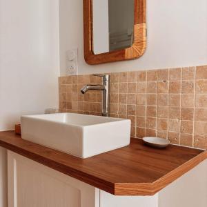 a white sink on a wooden counter in a bathroom at La Casa Laura - 4 étoiles avec balnéothérapie in Étaples +6 photos