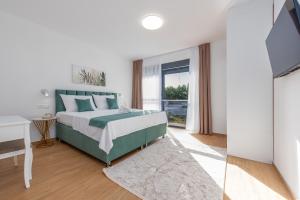 Ένα ή περισσότερα κρεβάτια σε δωμάτιο στο Villa Menalo +21 φωτογραφίες