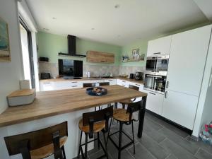 Dapur atau dapur kecil di Ar Parc Bihan, vue mer!