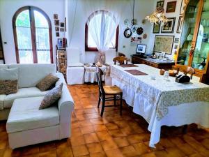 a living room with a table and a couch at Daddos in Flumini di Quartu