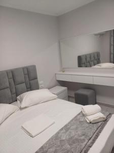 Ένα ή περισσότερα κρεβάτια σε δωμάτιο στο Dafillo Apartments