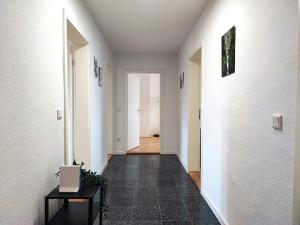 Fotografie z fotogalerie ubytování Modern & Chic Apartment with Balcony in Offenbach v destinaci Gravenbruch