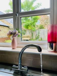a kitchen sink with water coming out of a window at Rhubarb Retreat - Stylish House, Sleeps 5, 10 mins to Durham City & Parking & Garden in Gilesgate