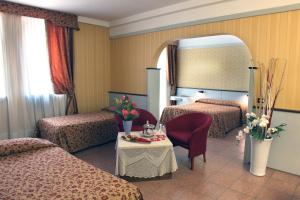 Postel nebo postele na pokoji v ubytování Hotel Maxim