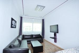 TV a/nebo společenská místnost v ubytování Appart Clim wifi 400m de la plage