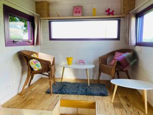 a small room with two chairs and a table at La Tiny de Papa un logement Eco-responsable in Saint-Pierre-le-Chastel