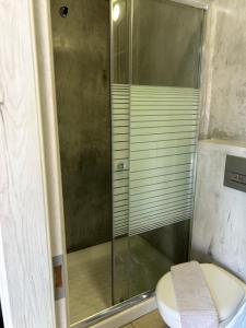 Ένα μπάνιο στο IFI'S Apartments