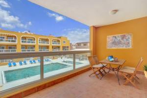 Swimmingpoolen hos eller tæt på La Concha Beach Apartments with pool for kids!