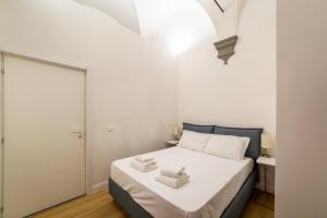 A bed or beds in a room at Residenza d'Epoca Galleria dell'Accademia