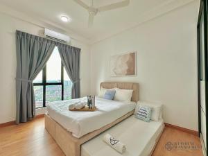 Ένα ή περισσότερα κρεβάτια σε δωμάτιο στο The Platino Near Paradigm Mall By Stayrene +55 φωτογραφίες