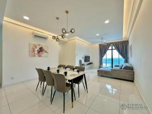 Χώρος καθιστικού στο The Platino Near Paradigm Mall By Stayrene